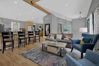 Alcove: Steps to Main St-High End Home w/Hot-tub! - 6