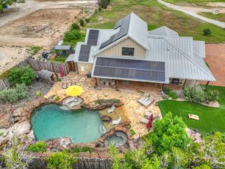West End Lodge Resort Style Pool! - 0