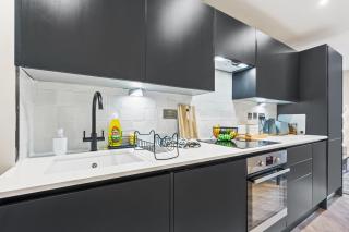 Stylish 1 Bed Flat by 53 Degrees Property in Birmingham City Centre - 4