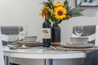 Stylish 1 Bed Flat by 53 Degrees Property in Birmingham City Centre - 1