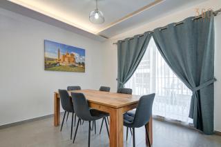 Central Comfort, Stylish 2BR Apt with Balconies by 360 Estates - - 8