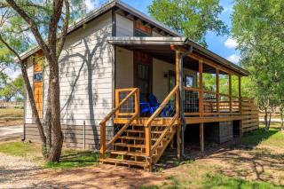 Rivers Edge Cottages with Hot Tub - 6