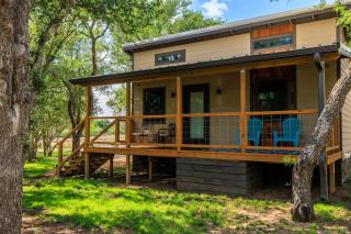 Rivers Edge Cottages with Hot Tub - 8