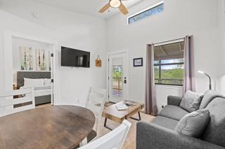 Rivers Edge Cottages with Hot Tub - 5