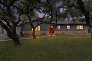 Luxury Home just 5 min from Main St - 0