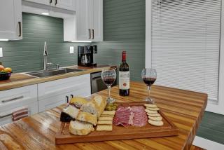 Tolle Haus: W/Pool & Firepit-Walk to Schlitterbahn, Comal Chutes & Downtown! - 1