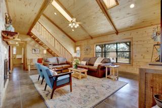 Shady Lane Lodge: Hot-Tub and Game Room Wheelchair Access - 5