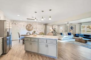 Luxury Home just 5 min from Main St - 1