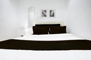 Super Hotel O Khar East Near Railway Station - 1