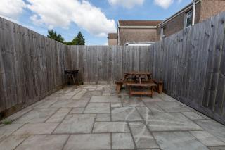 Bright 3-Bed Swansea House + Parking - 6