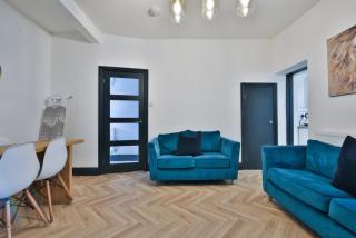 Bright 3-Bed Swansea House + Parking - 5