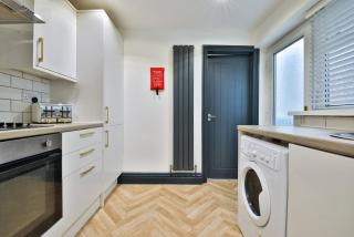 Bright 3-Bed Swansea House + Parking - 1