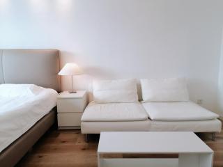 Fanhua Life IN Nanjing West Road Store 2 - Shanghai - 0
