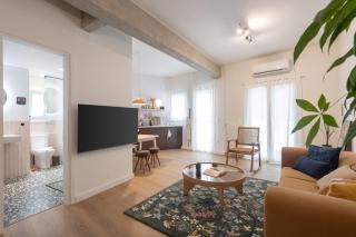 1BR Designer Apt Next To Metro & 15 minutes to Acropolis - 7