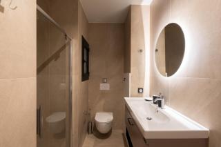 2BR Apartment, Access to Rooftop Retreat with Sauna & Jacuzzi - 8