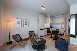 2BR Apartment, Access to Rooftop Retreat with Sauna & Jacuzzi - 4