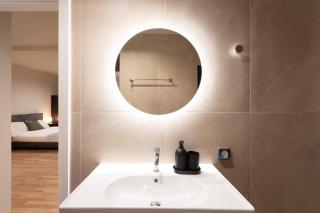 2BR Apartment, Access to Rooftop Retreat with Sauna & Jacuzzi - 2