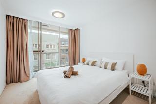 2 Bedroom Apartment Pyrmont with Pool and Gym Access - 5
