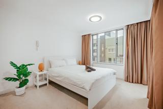 2 Bedroom Apartment Pyrmont with Pool and Gym Access - 4