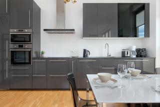 Nowoczesne Apartamenty w Gdyni z Pięknym Widokiem i Parkingiem by Noclegi Renters - 5