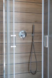 Modern 2BR with Rooftop Jacuzzi & Sauna Access - 6