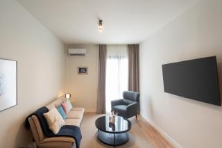 Stylish 2BR Apt, Rooftop with Sauna & Hot Tub - 4
