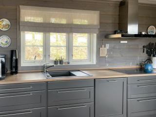 Cabin With Panoramic Views Over The Mountains - 1