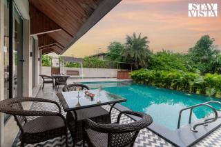 StayVista at Rustic Roots with Bonfire, Lawn - 9