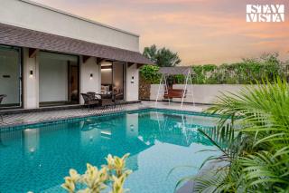 StayVista at Rustic Roots with Bonfire, Lawn - 8