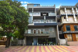 Super Townhouse Rohini Sector 23 - 0