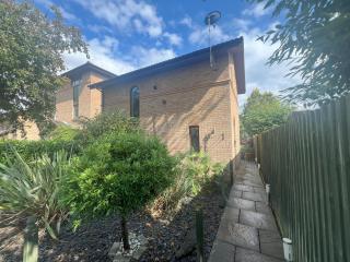 Two Bedroom Central MK Self Catering House Sleeps 4 - Free Parking & fast WiFi - by Webbhill Stays - 2
