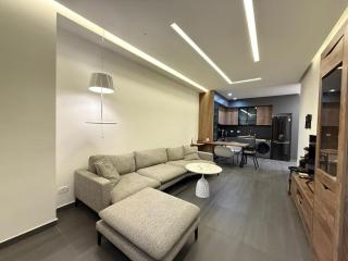 Stylish 2BR Apartment with Balcony by Republic Square - City Center I Стильные апартаменты с 2 спальнями и балконом у площади Республики-Центр Города - 0