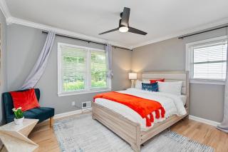 Elegant Private Basement Apartment with Full Kitchen & Living Room - 8
