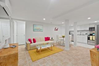 Elegant Private Basement Apartment with Full Kitchen & Living Room - Atlanta - 5