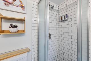 Elegant Private Basement Apartment with Full Kitchen & Living Room - Atlanta - 2