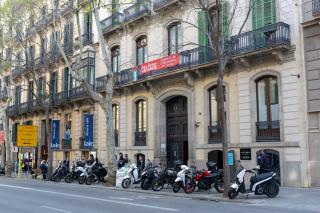 The Barcelona Centric APT by Maison Piñata - 8