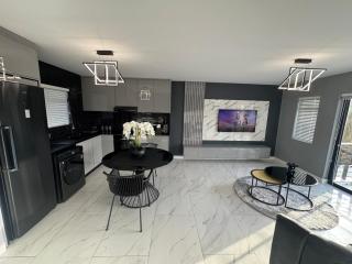 Exclusive Ultra-Luxury A Cut Above Apartments Century City by Vvip Bookings - 3