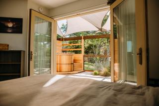The Oak Meadows Guest House - 4