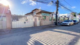 Apê Térreo com 3 quartos com ar condicionado, sala, cozinha completa e internet privativa, a poucos metros da Praia de Taperapuã. Residencial Antares, condomínio com piscina, 1 vaga de garagem e área gourmet - 3