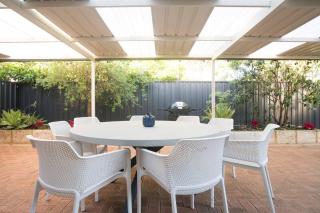 Dunsborough Bay Retreat - Steps from Beach and Dining - 8