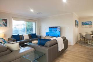 Dunsborough Bay Retreat - Steps from Beach and Dining - Dunsborough - 5