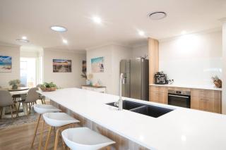 Dunsborough Bay Retreat - Steps from Beach and Dining - 1