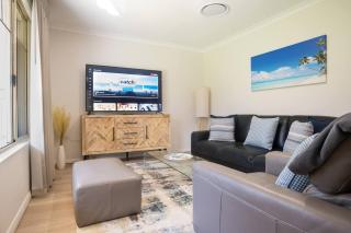 Dunsborough Bay Retreat - Steps from Beach and Dining - 7