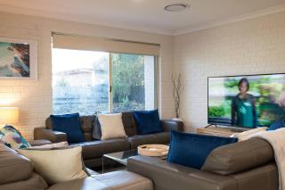 Dunsborough Bay Retreat - Steps from Beach and Dining - 4