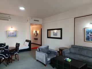 Cool Service Apartment at Times square - 9