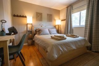 Blue Boho Music and Meme House Four Bedroom Home with Arcade near Westport Plaza - 4