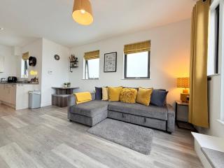 The Penthouse Margate, Balconies, Sea View, Gated Parking, Air Con! - 4