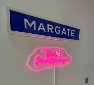 The Penthouse Margate, Balconies, Sea View, Gated Parking, Air Con! - 2