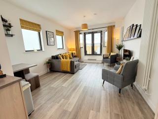 The Penthouse Margate, Balconies, Sea View, Gated Parking, Air Con! - 4