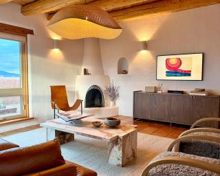 Southwest Style, Views, Hot Tub, 10 min to Plaza - 9